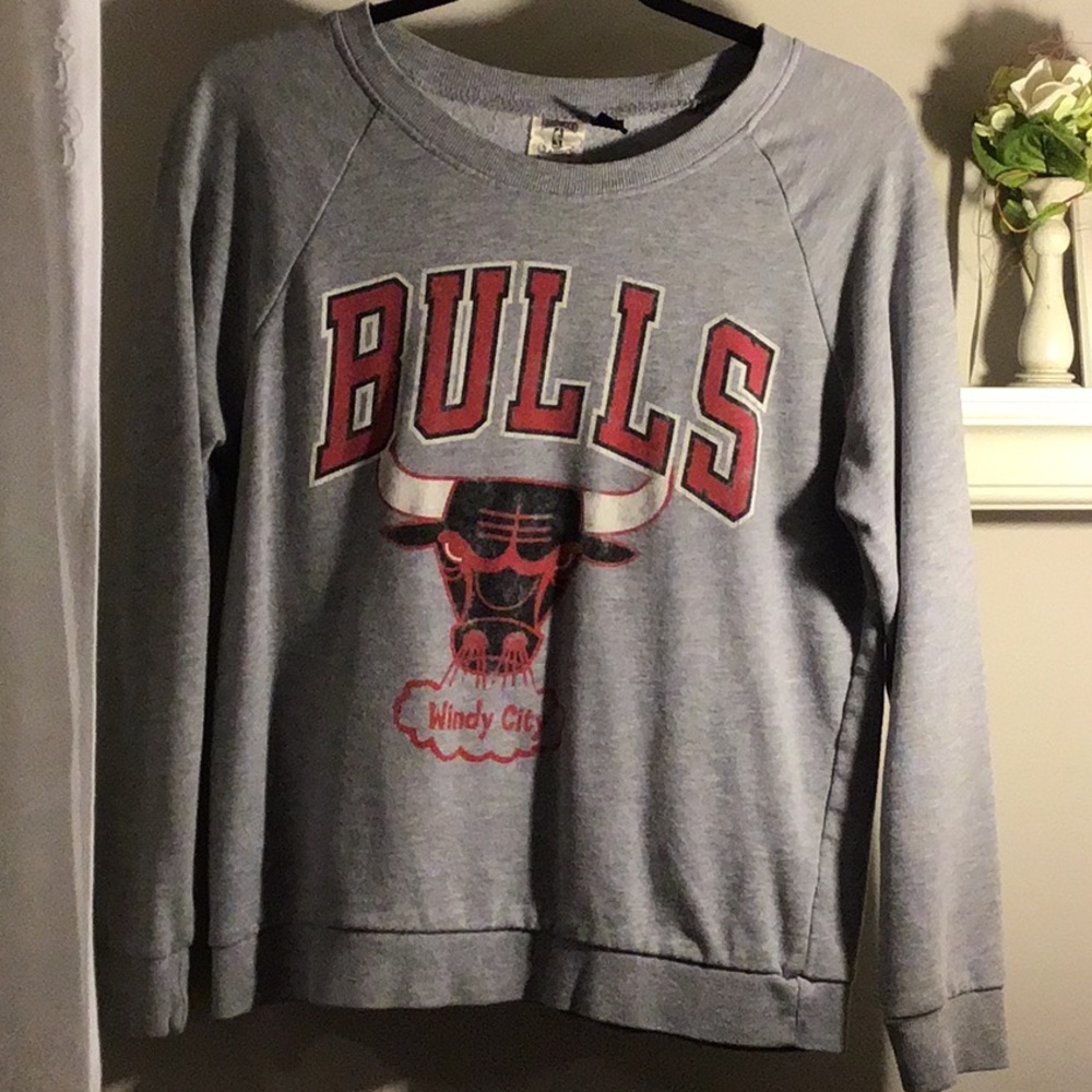 Gray Chicago Bulls Sweatshirt Size M